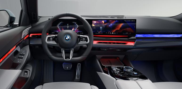 https://www.deutsche-versicherungsboerse.de/images/artikel-slider/maklerprozesse/1176/p90536875_lowres_the-new-bmw-i5-edriv_resized.jpg