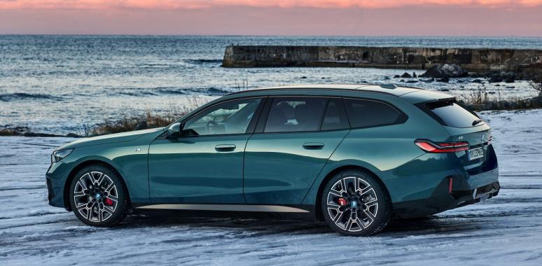 https://www.deutsche-versicherungsboerse.de/images/artikel-slider/maklerprozesse/1176/p90537280_lowres_the-new-bmw-i5-edriv_resized.jpg