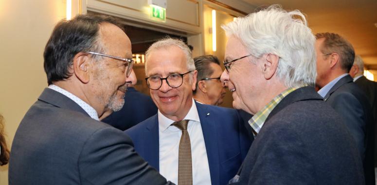 https://www.deutsche-versicherungsboerse.de/images/artikel-slider/maklerprozesse/1428/img_3952_perfectlyclear_resized.jpg