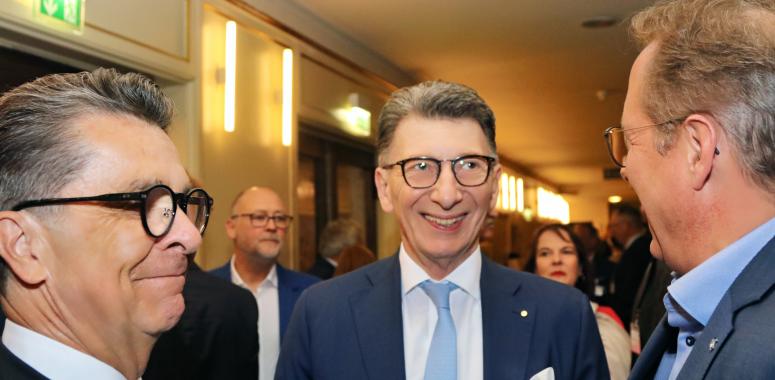 https://www.deutsche-versicherungsboerse.de/images/artikel-slider/maklerprozesse/1428/img_3956_perfectlyclear_resized.jpg