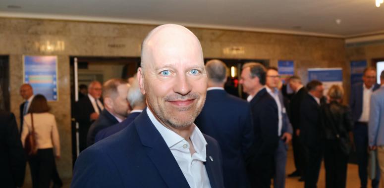 https://www.deutsche-versicherungsboerse.de/images/artikel-slider/maklerprozesse/1428/img_3972_perfectlyclear_resized.jpg