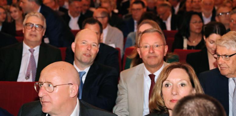 https://www.deutsche-versicherungsboerse.de/images/artikel-slider/maklerprozesse/1428/img_4006_perfectlyclear_resized.jpg
