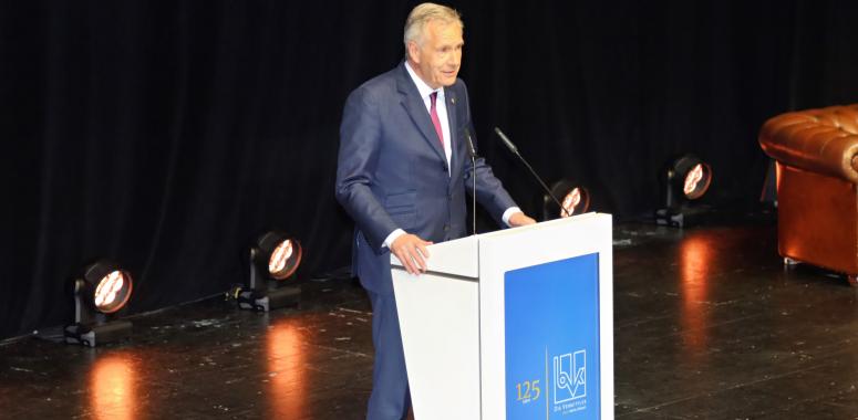 https://www.deutsche-versicherungsboerse.de/images/artikel-slider/maklerprozesse/1428/img_4035_perfectlyclear_resized.jpg