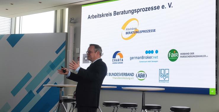 https://www.deutsche-versicherungsboerse.de/images/artikel-slider/maklerprozesse/82/img_20231110_105104_resized.jpg