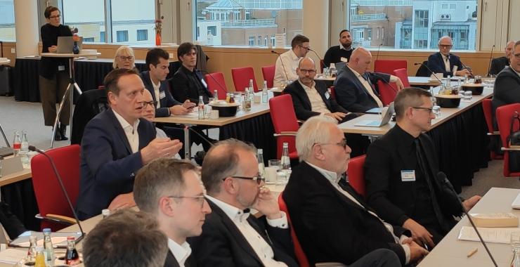 https://www.deutsche-versicherungsboerse.de/images/artikel-slider/maklerprozesse/82/img_20231110_153313_resized.jpg