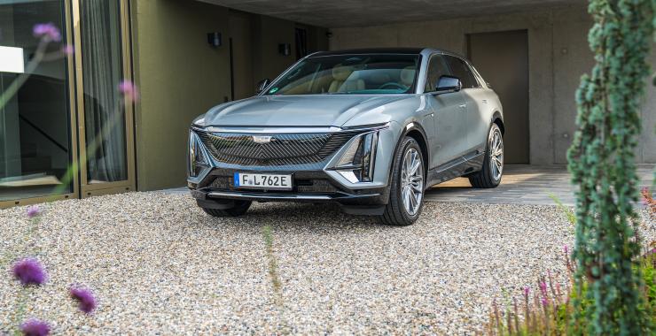 https://www.deutsche-versicherungsboerse.de/images/artikel-slider/maklerprozesse/971/2024-cadillac-lyriq-001_resized.jpg